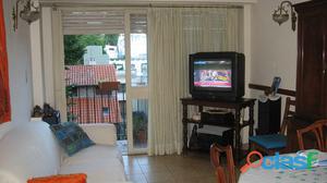 DOS AMBIENTES AL FRENTE CON BALCÓN