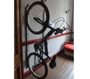 soporte vertical de pared para bicicleta. PROTEGE LAS PAREDE
