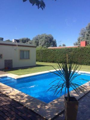 VENDO CASA QUINTA EN BARRIO LINKS DE EZEIZA