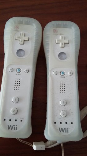 2 Control Nintendo + 2 Nunchuk+ Accesorio