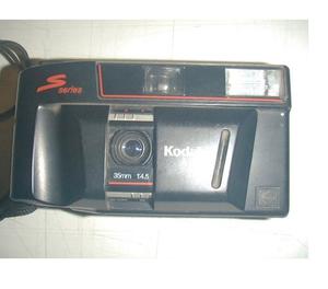 2 cámaras fotográficas 35mm Kodak y Voigtlander