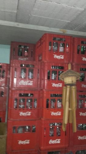 Cajones De Coca Cola Con Botellas