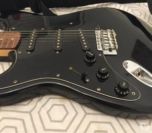 Guitarra Para Zurdos Hyundai Stratocaster Negra