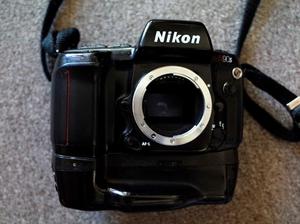 Camara Nikon N90s con motor MB10