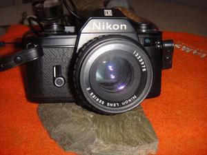 Antigua Cámara Nikon Con Flash, Batería, Accesorios Varios