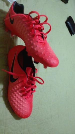 Vendo nike magista talle 40