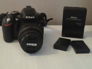Cámara Nikon D con lente original, lente macro,
