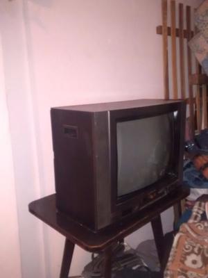 televisor con mesa