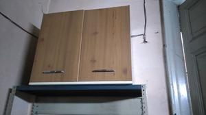 Alacena de aluminio y madera con estante de aluminio