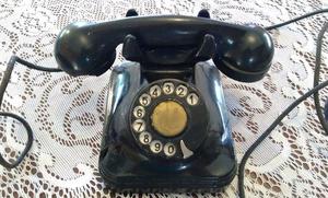 Teléfono de baquelita antiguo negro