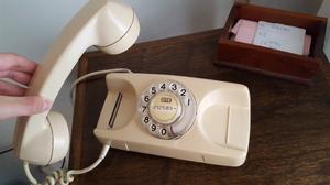 Teléfono antiguo. Excelente estado de funcionamiento.
