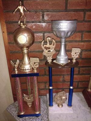 2 copas y trofeos de futbol cada uno $ 290