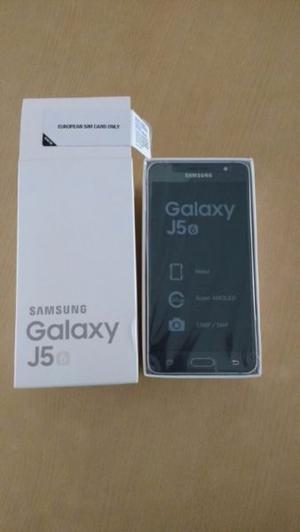Samsung J5 nuevo. Color negro. 16 GB