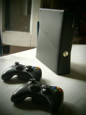 Xbox 360 Slim 4GB