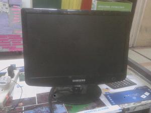 Monitor de pc lcd de 17" usado funciona de 10