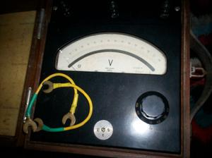 antiguo y gran voltiamperimetro suizo