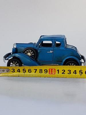 Auto Antiguo En Miniatura Azul