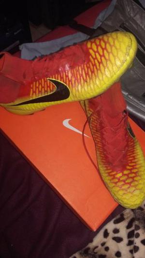 Botines Nike Magista.