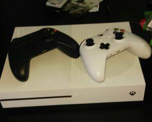 Xbox one s2 tb + controles+ 3 juegos