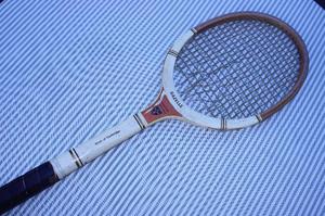 raqueta antigua de tenis gazelle