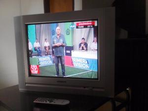 TV 21", pantalla plana, marca Firstline, excelente