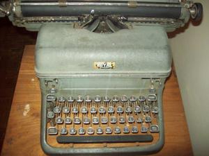 Maquina de escribir antigua marca Royal