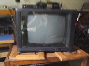 Televisor color de 21".