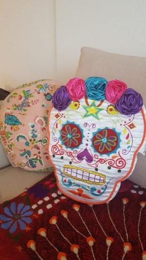 Almohadones calavera mexicana estilo Frida