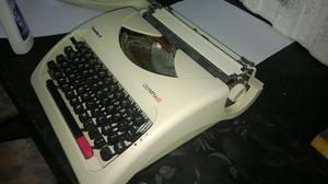 Maquina de escribir OLYMPIA traveller C usada