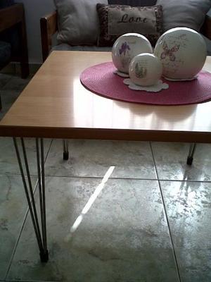 Mesa ratona madera maciza haya laqueada y patas cromadas