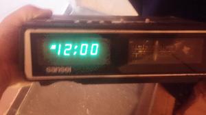 Radio despertador antiguo sansei
