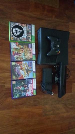 Xbox 360 con 4 juegos, un joystick y Kinect