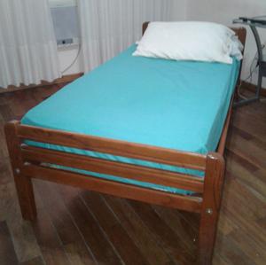 Cama de madera y colchon