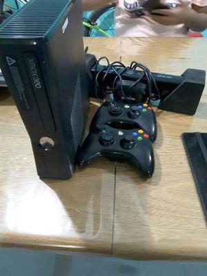 Xbox 360 Con Dos Josticks, Kinect Y Cable Hdmi