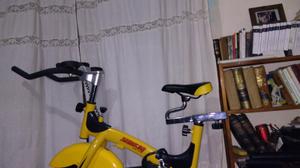 VENDO BICICLETA FIJA.