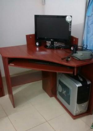 VENDO PC + ESCRITORIO