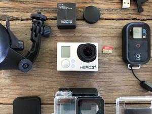 GoPro Hero 3+ black con accesorios y tarjeta de 64 GB