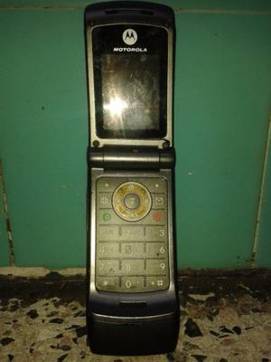 celular motorola con cargador