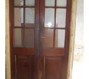 puertas de cedro con vidrio repartido y marco de pinotea