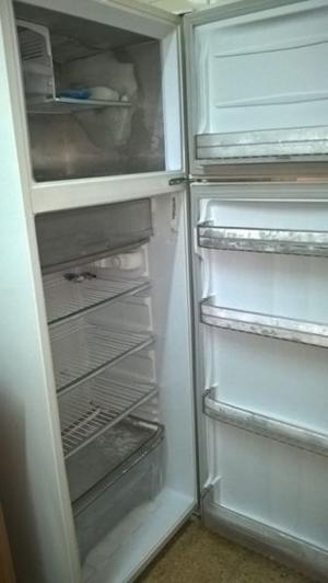 VENDO HELAERA CON FREEZER GAFA