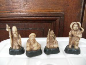 4 estatuitas orientales vintage plástico de 6 cm de alto