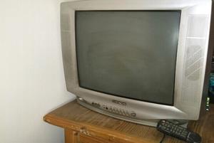 Televisor Hitachi 21"