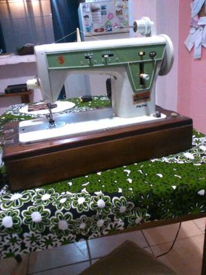 Máquina de coser vendo o permuto por una cosina o un