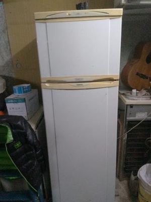 Heladera con freezer exelente simens 340 lts