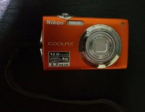 Nikon Coolpix S + Cargador + Estuche