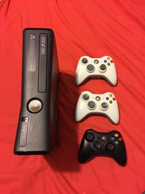 Xbox 360 slim 4gb 5 joystick