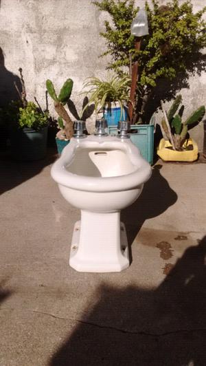 BIDET CON GRIFERIA FERRUM $580