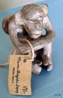 mono en ceramica realizado por maria b. lopez alto 7,5 x 6