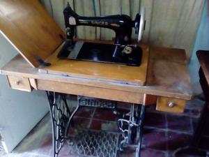 Maquinas de coser antiguas SINGER regaladas hoy se van por