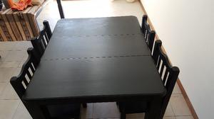Mesa restaurada con 4 sillas color negro
